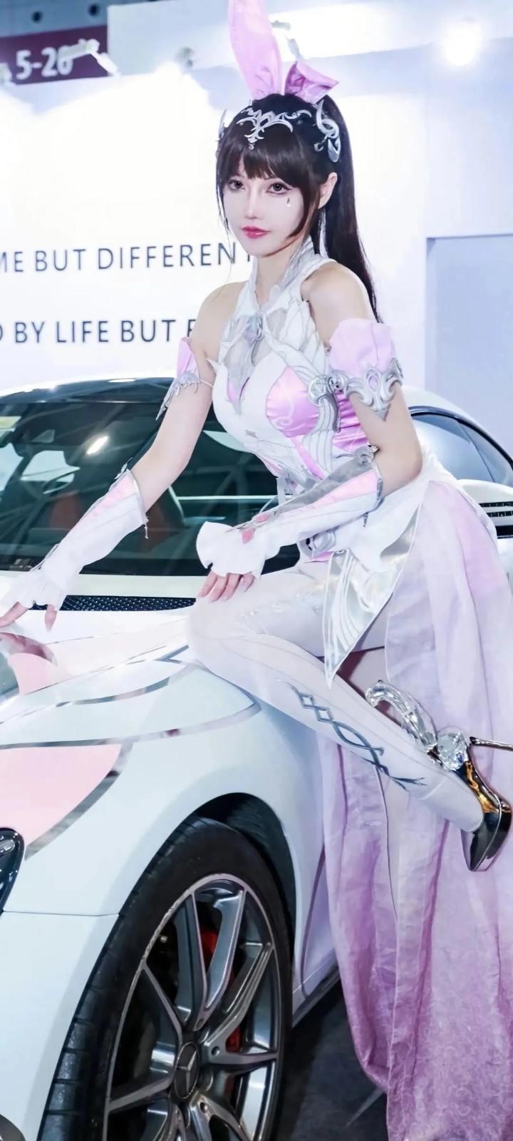 美女车模白丝美腿性感撩人私拍