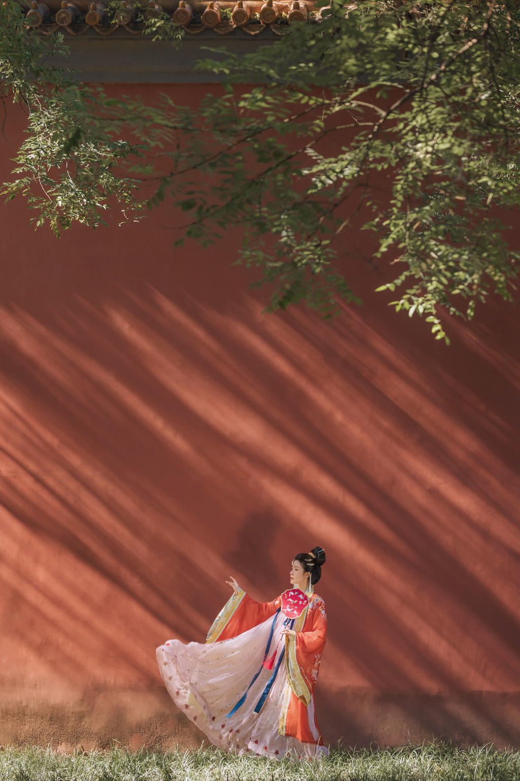 汉服美女手执罗扇唯美古风摄影