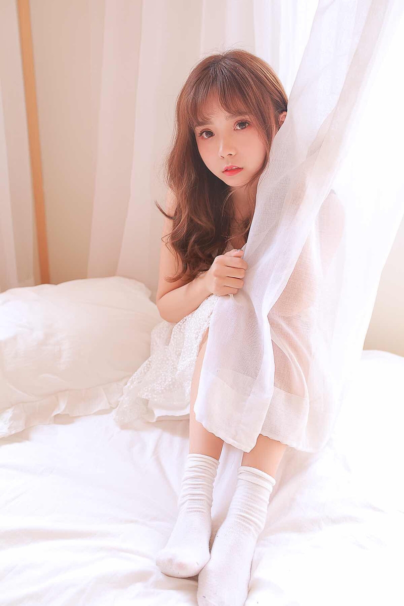 早安少女吊带睡裙慵懒随性图片