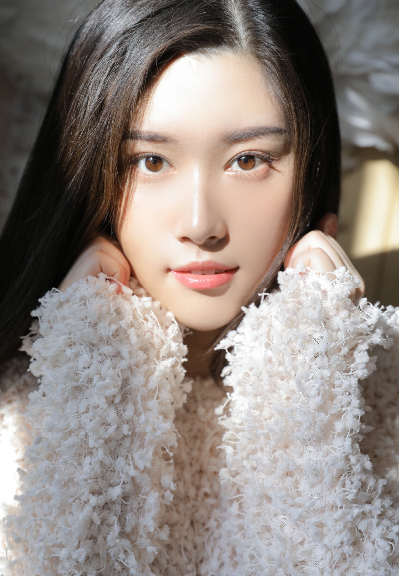 大长腿小姐姐黑长直发私房写真