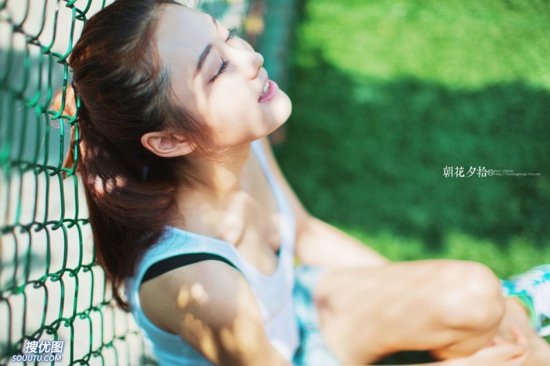 美女御姐前凸后翘细腰美腿热图