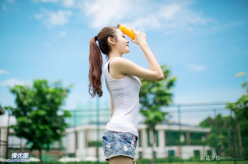 美女御姐前凸后翘细腰美腿热图