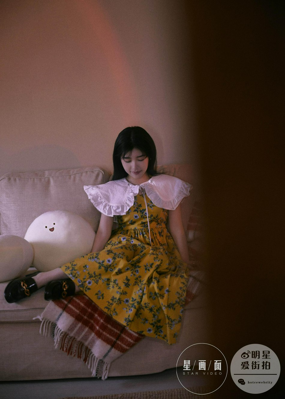 赖美云公主风造型甜美又俏皮写真