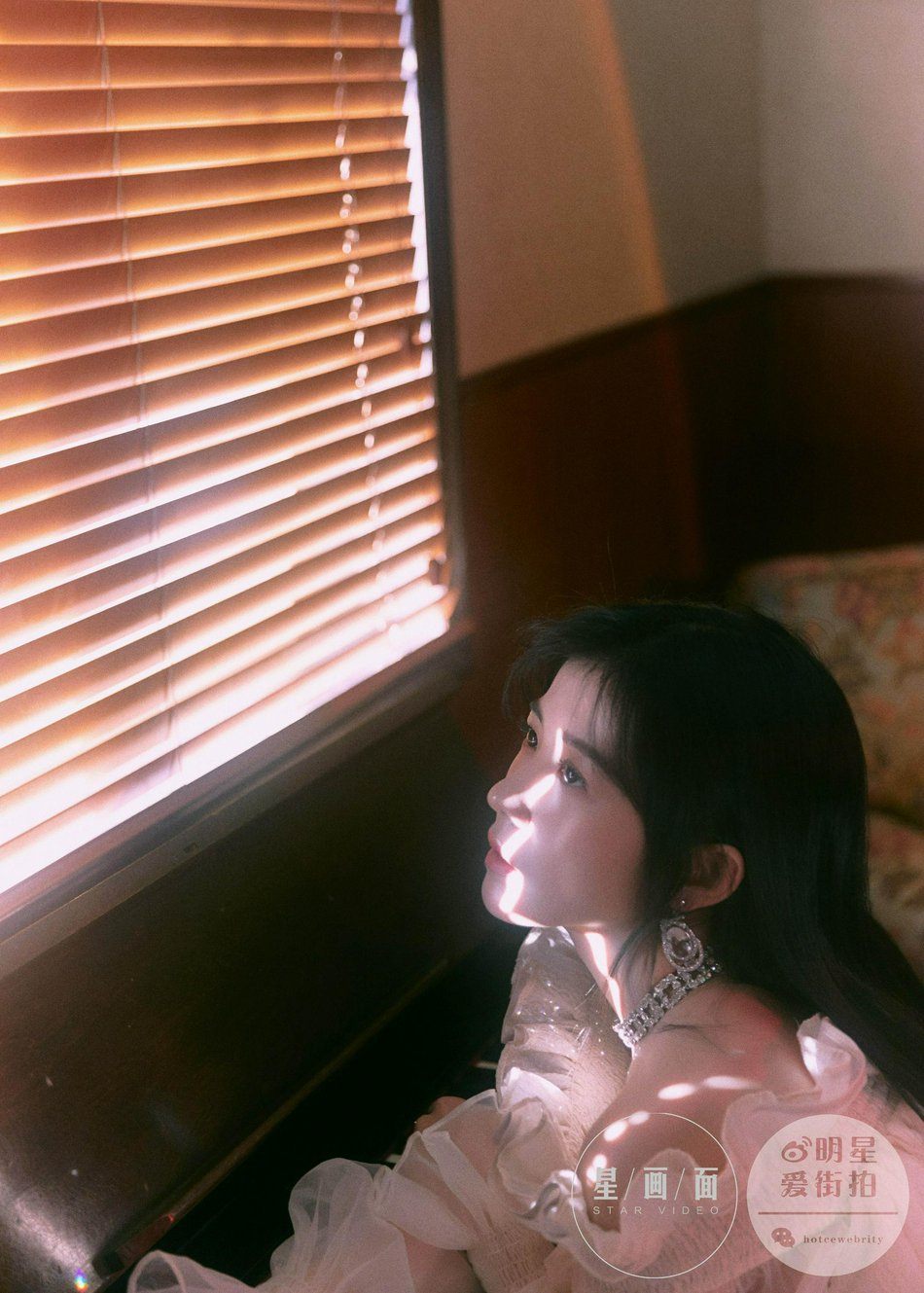 赖美云公主风造型甜美又俏皮写真