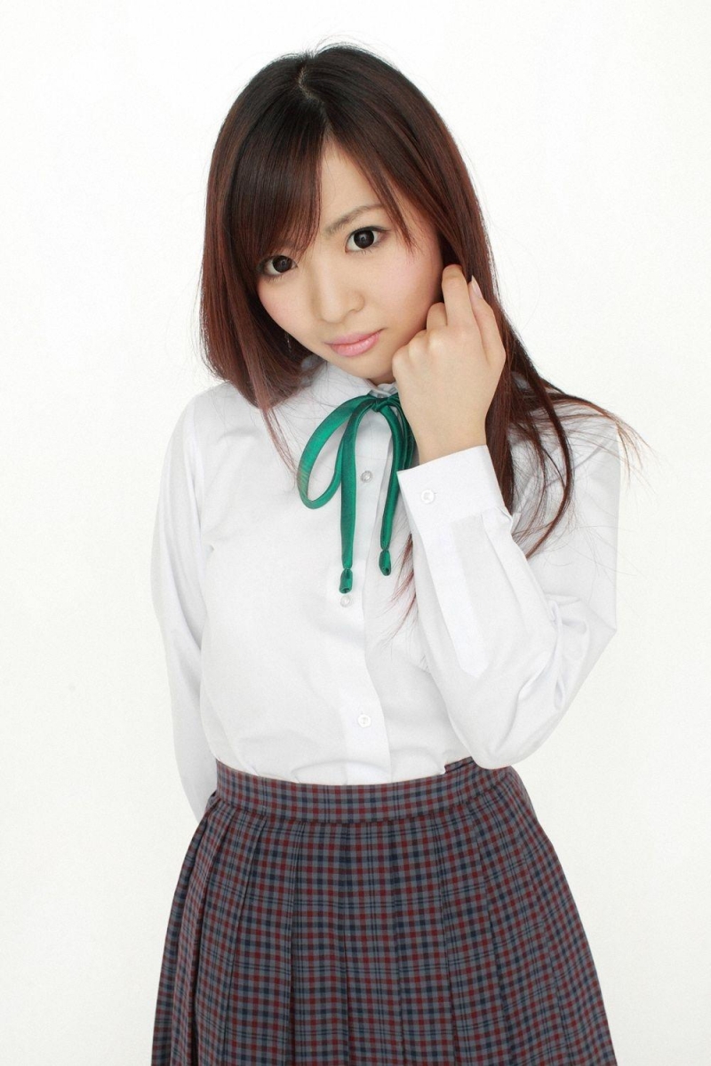 日本美女学生制服黑丝美腿写真
