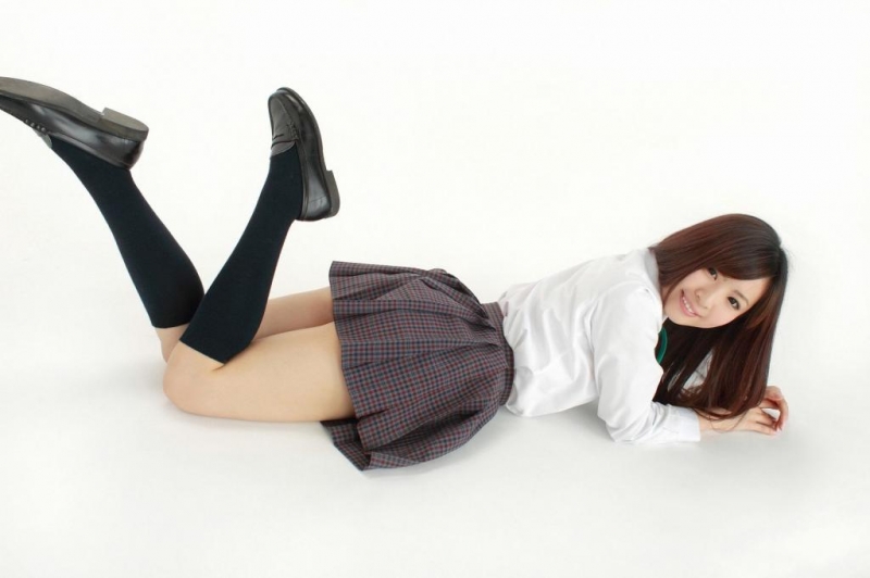 日本美女学生制服黑丝美腿写真