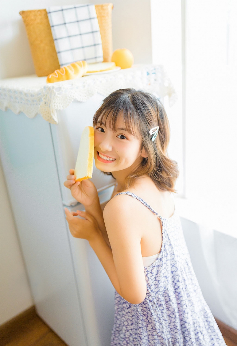 元气少女吊带睡裙纤细苗条写真