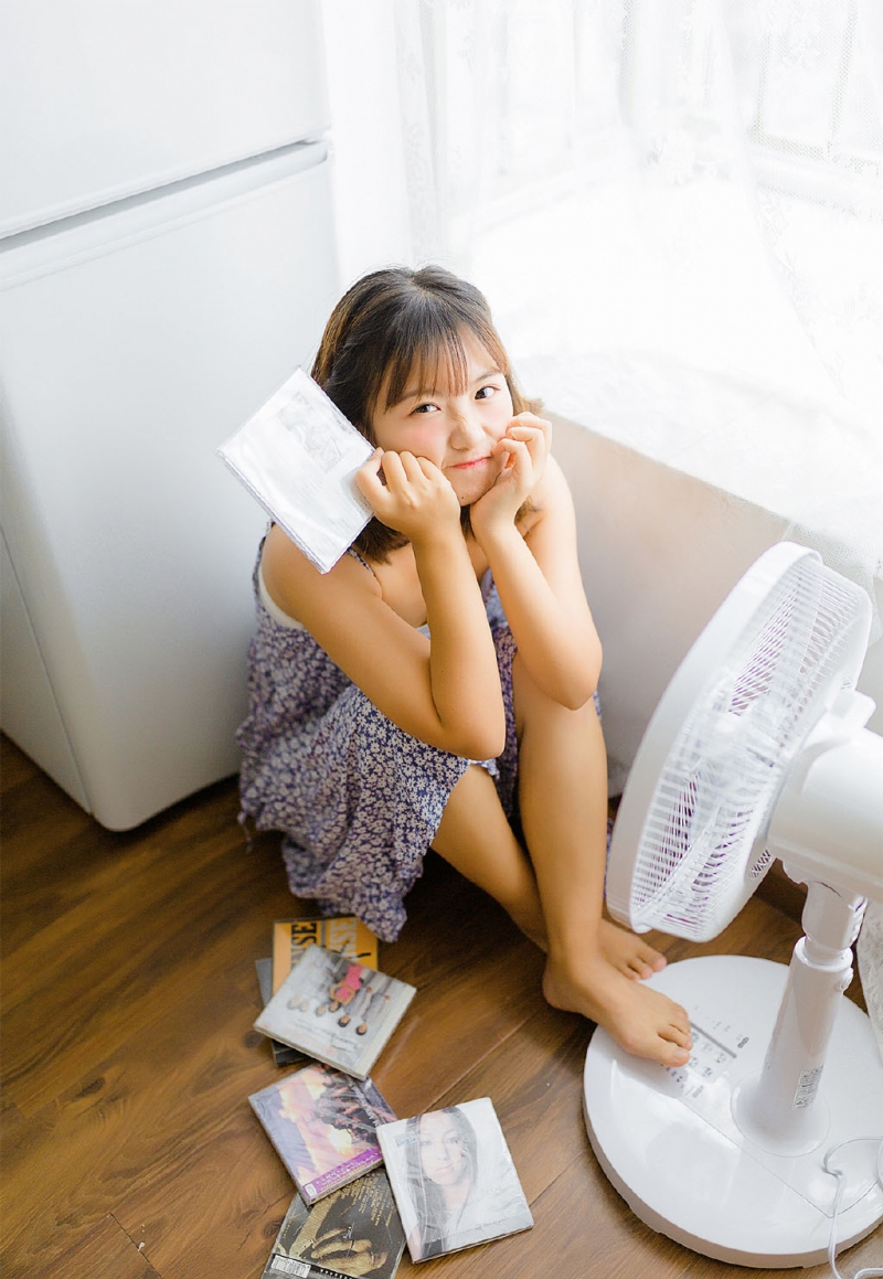 元气少女吊带睡裙纤细苗条写真