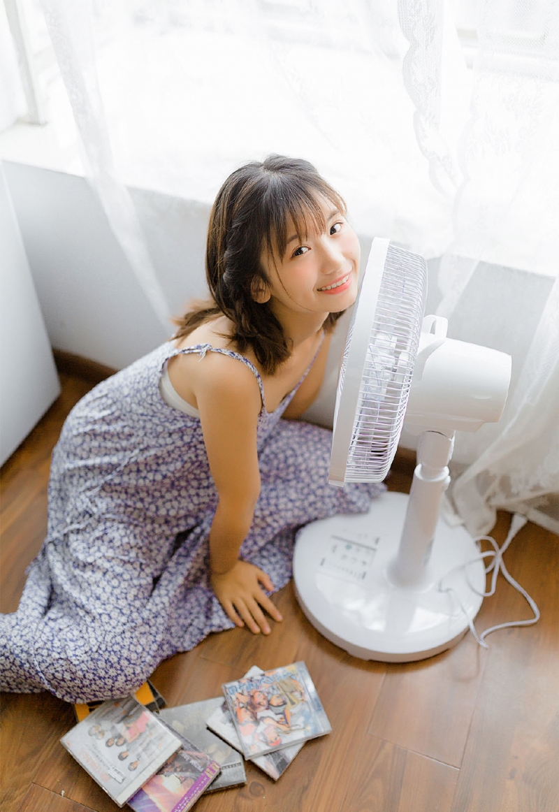 元气少女吊带睡裙纤细苗条写真
