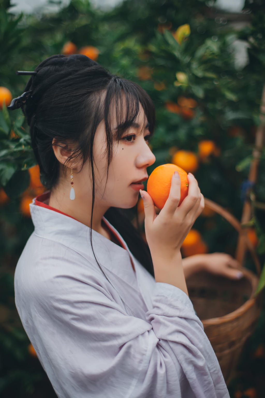 果园里的古装美女清新脱俗图片