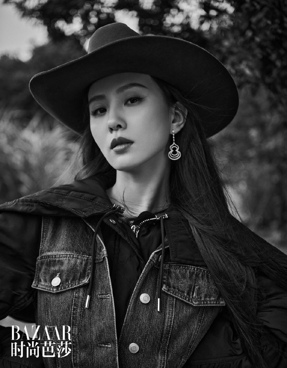 刘诗诗复古造型尽显飒爽柔美写真