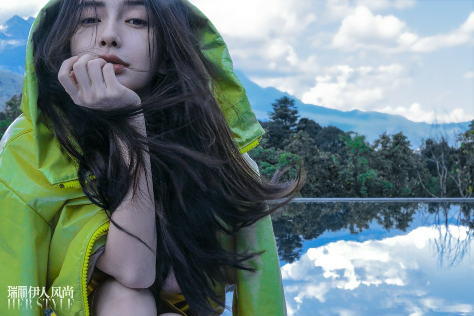 杨颖与大自然融为一体杂志写真