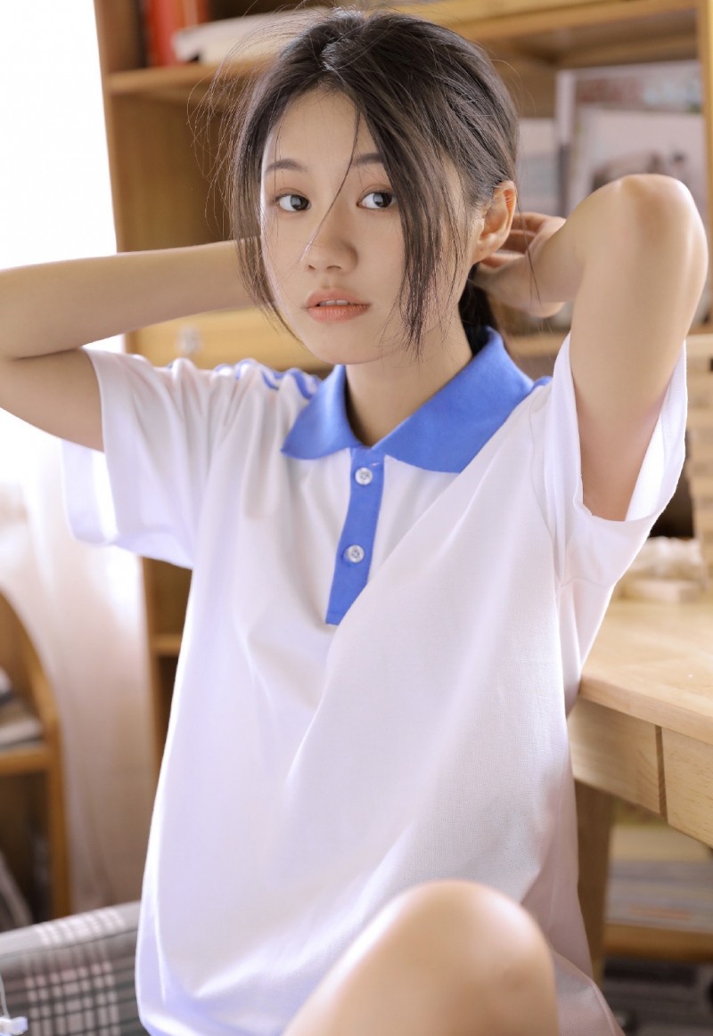 校服美女白丝美腿青春靓丽写真
