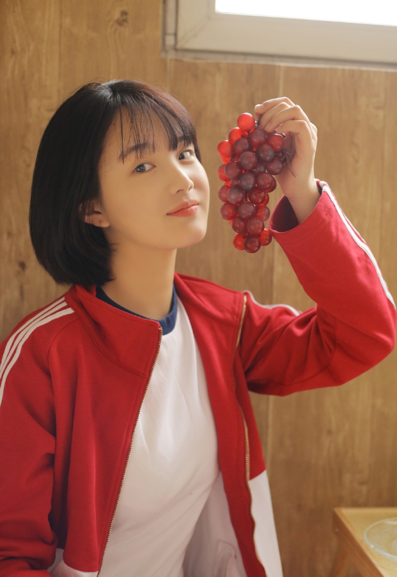 运动服美女学生妹白丝美腿写真