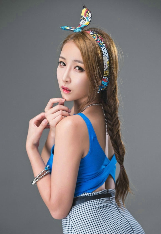 金发女郎前凸后翘迷人曲线套图
