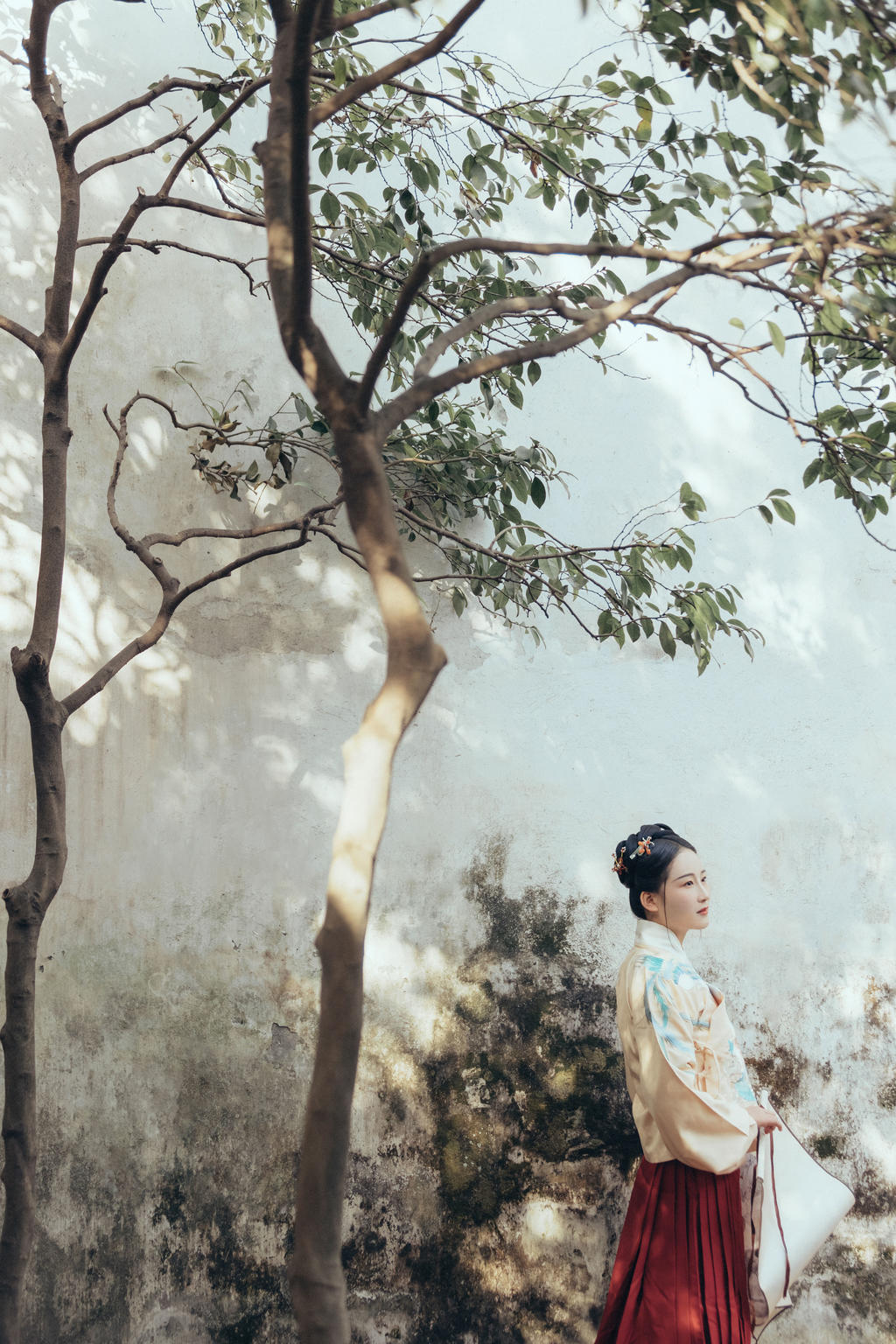 汉服少女眉清目秀唇红齿白图片