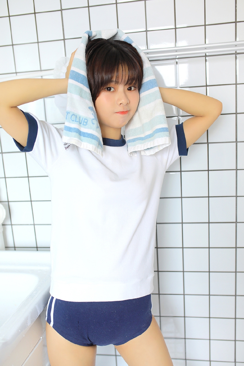 体操服美女白丝美腿卫生间写真