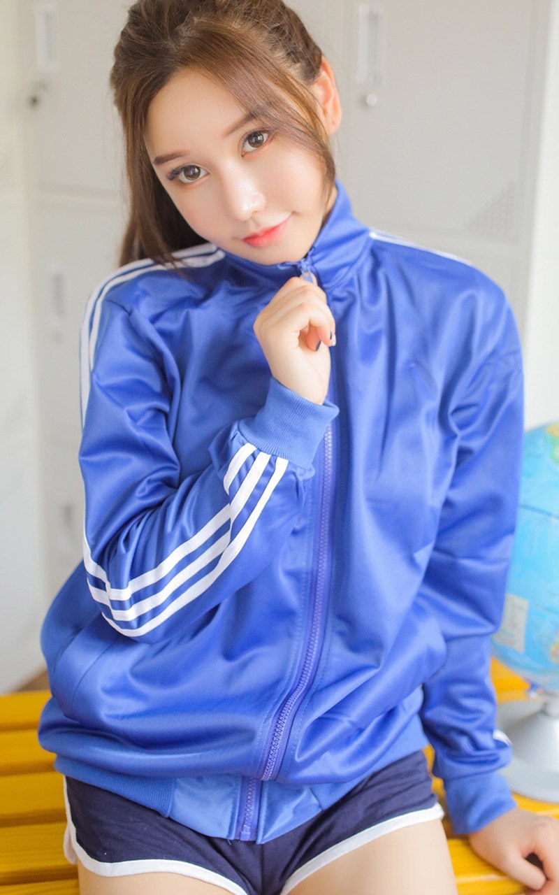 艺校美女玉足美腿性感姿态高清图片