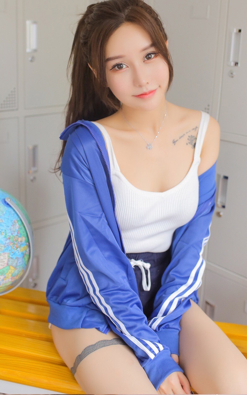 艺校美女玉足美腿性感姿态高清图片