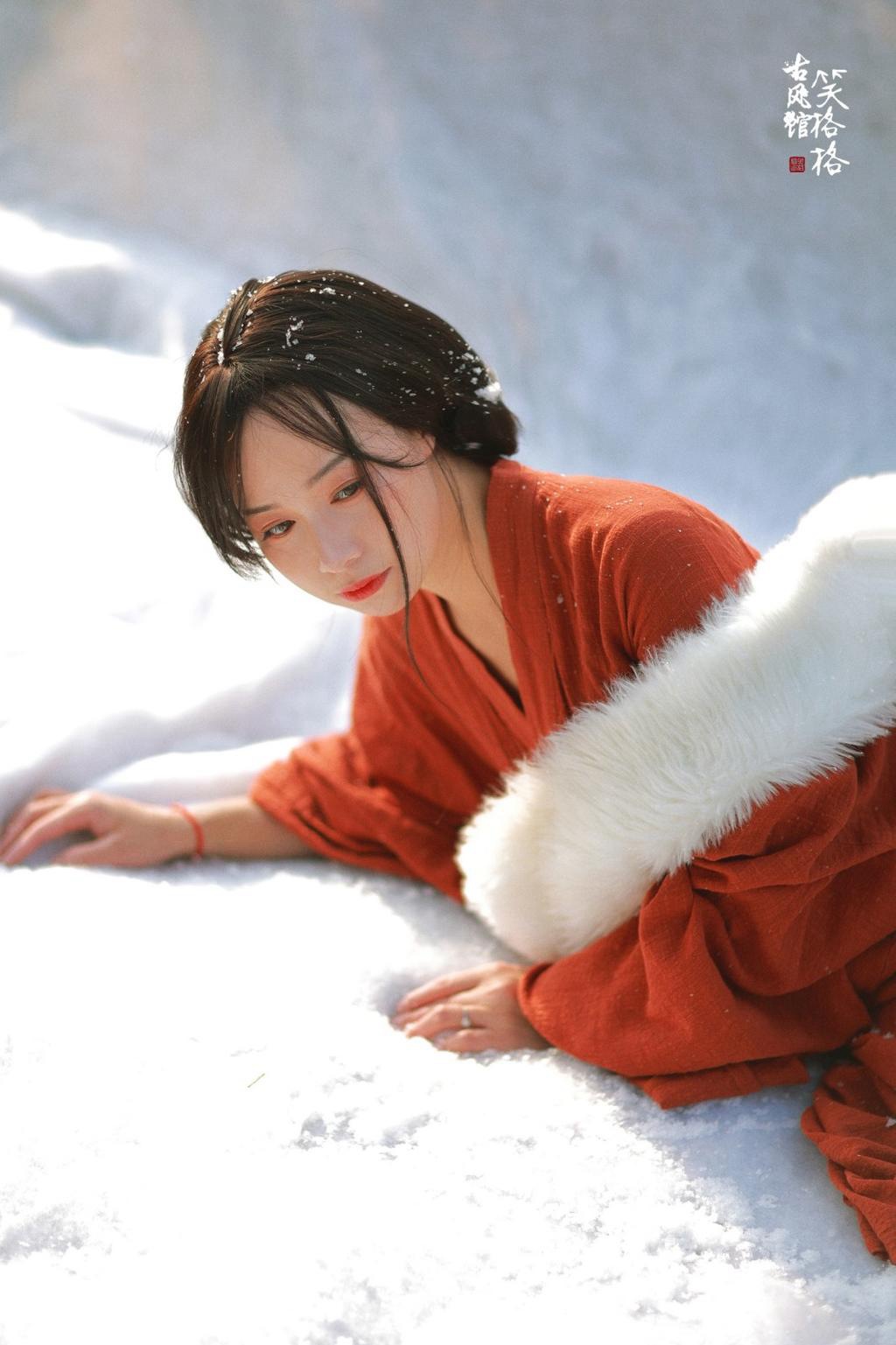 雪景中的汉服美女红妆素裹图片