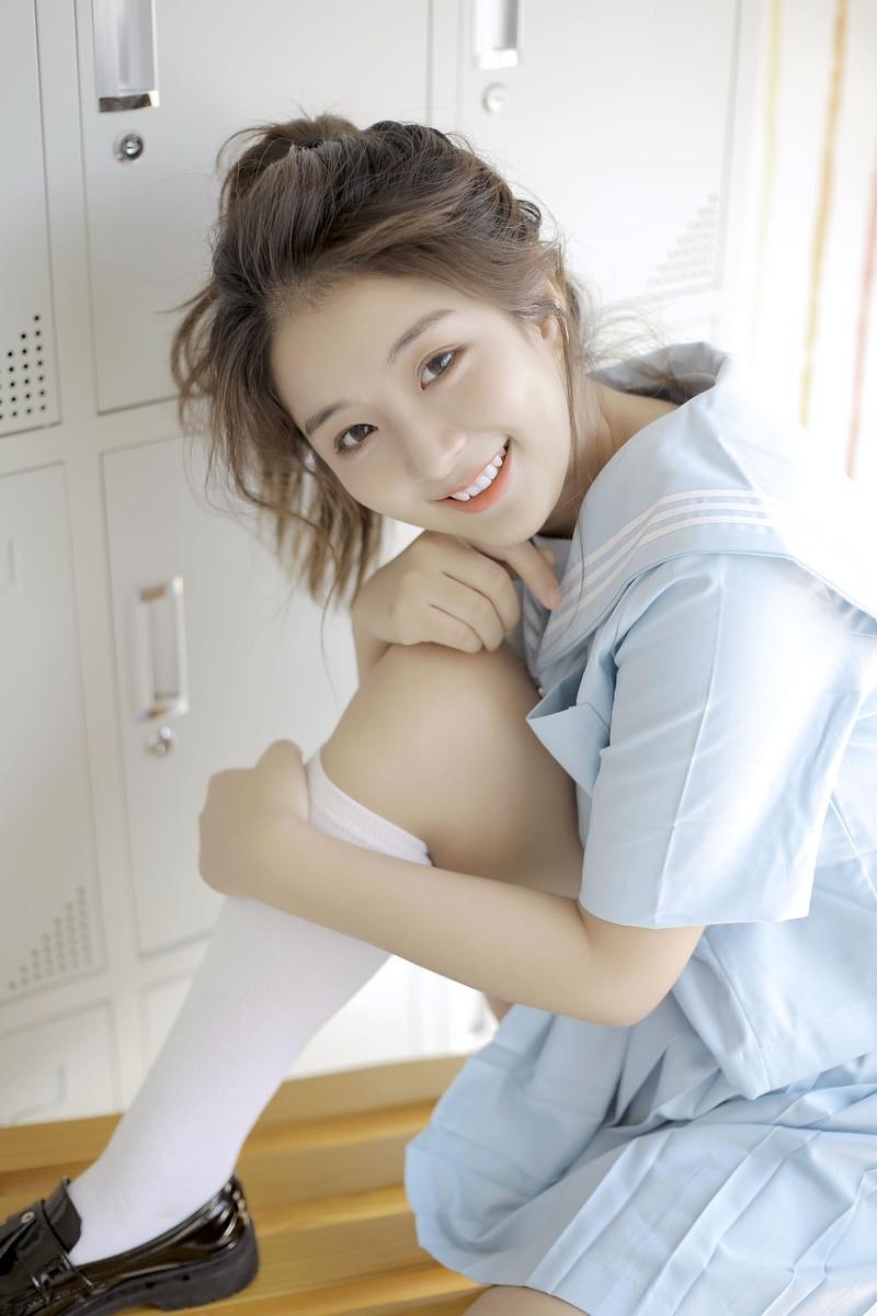 制服美女白丝美腿青春活力写真