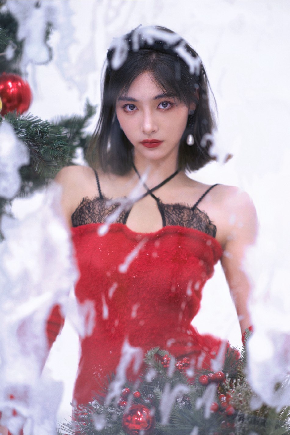 许佳琪红色吊带短裙性感火辣写真