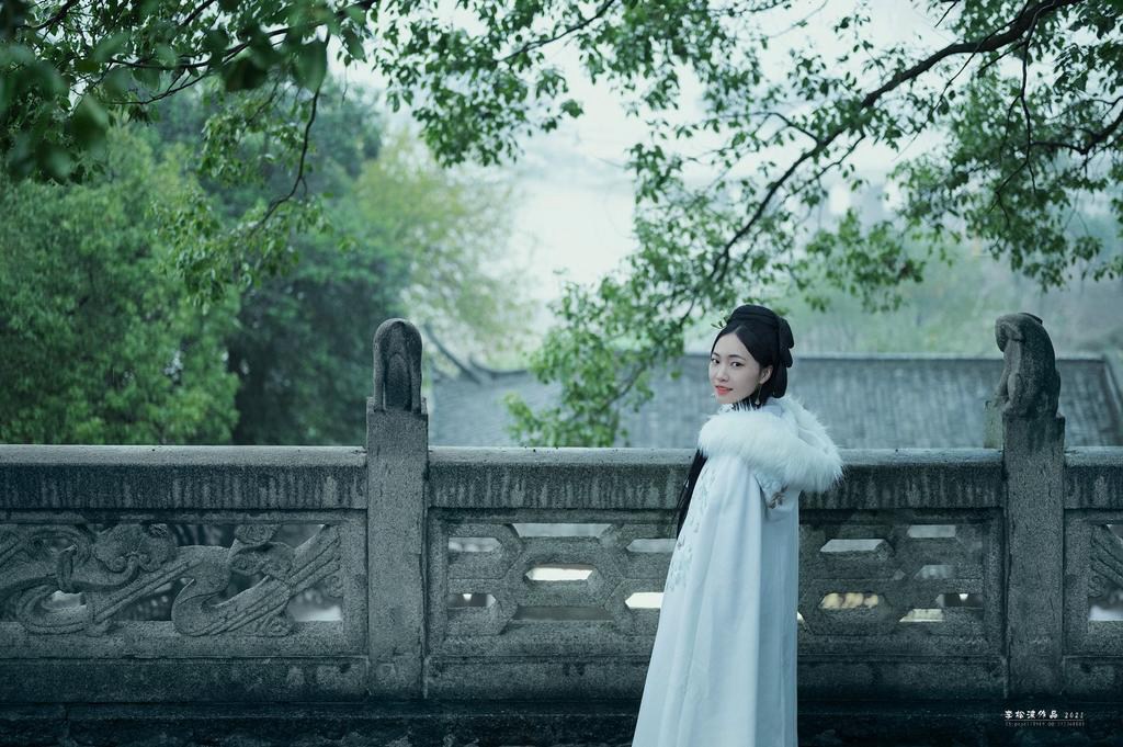 白衣古装美女仙气飘飘写真摄影