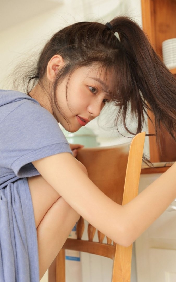 高马尾美少女古灵精怪私房写真