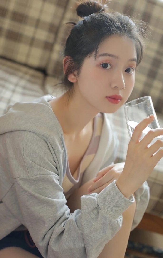 丸子头小姐姐青春靓丽精选图片