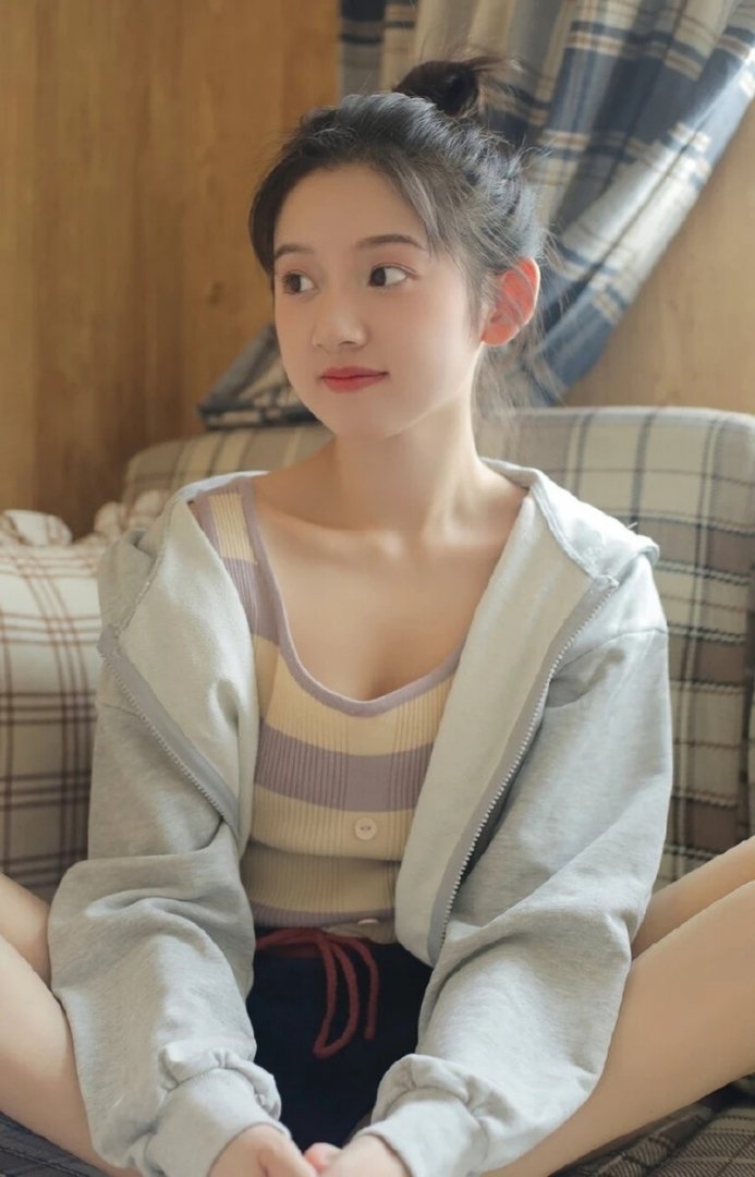 丸子头小姐姐青春靓丽精选图片