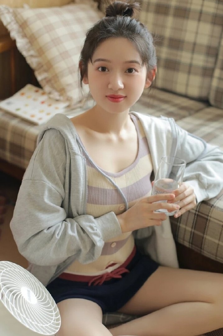 丸子头小姐姐青春靓丽精选图片