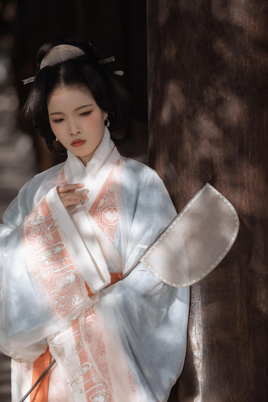 汉服美女面若桃花身似扶柳写真