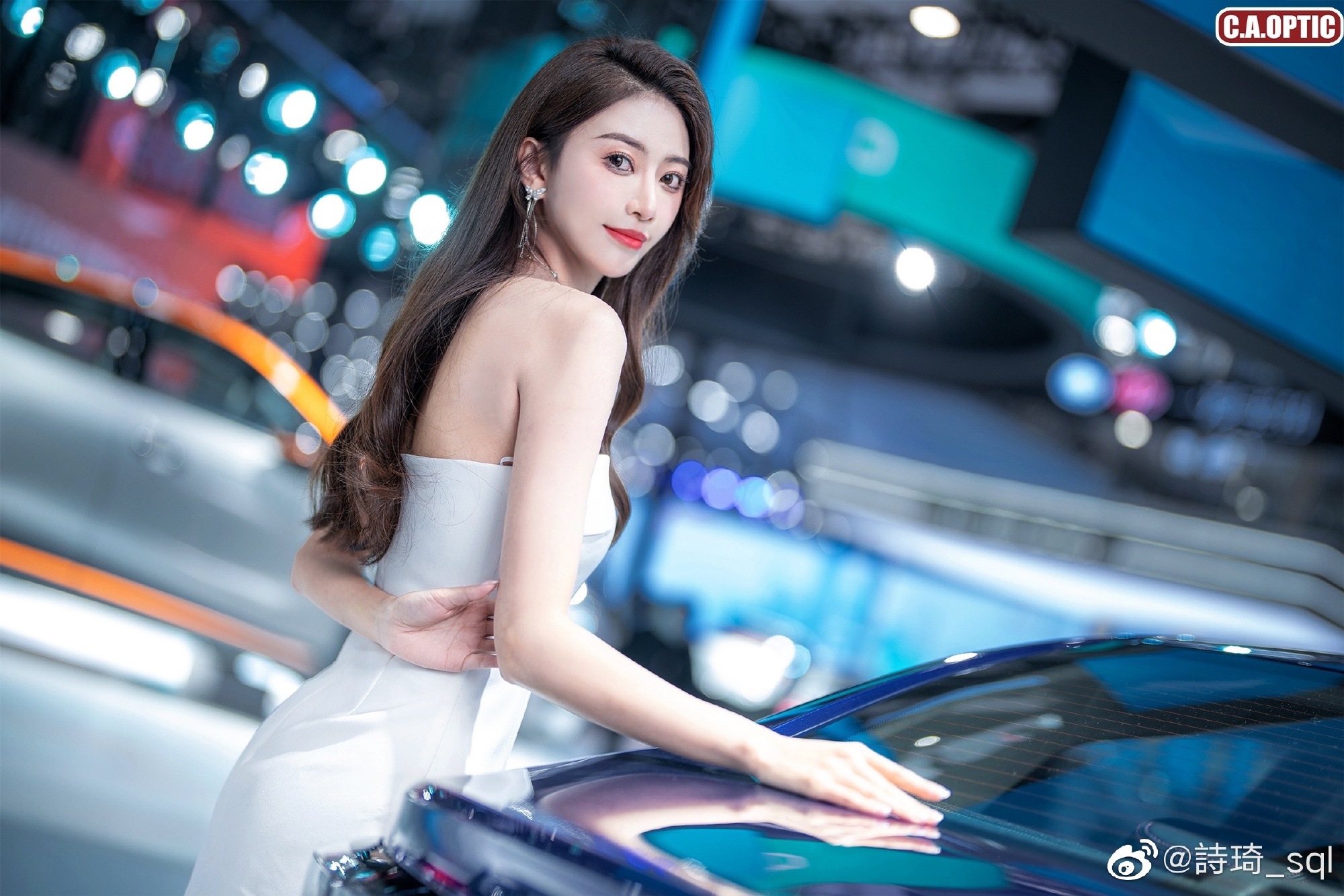 美女车模肤白貌美个高腿长私拍
