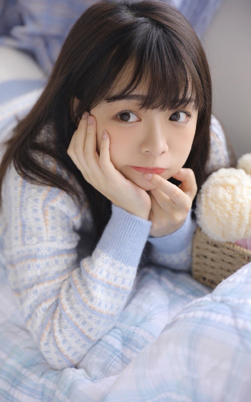 大长腿萌妹子俏皮可爱居家写真