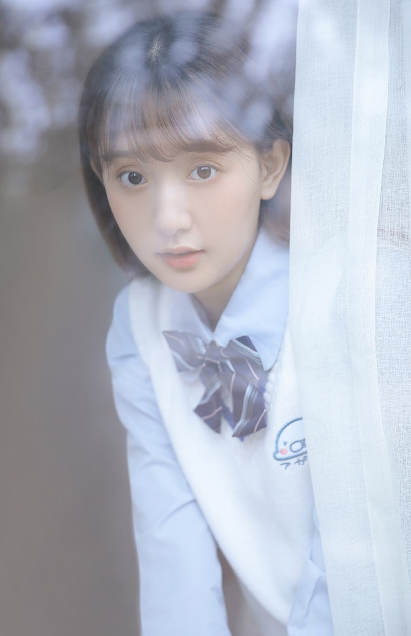 美女校花学生制服清纯可人图片