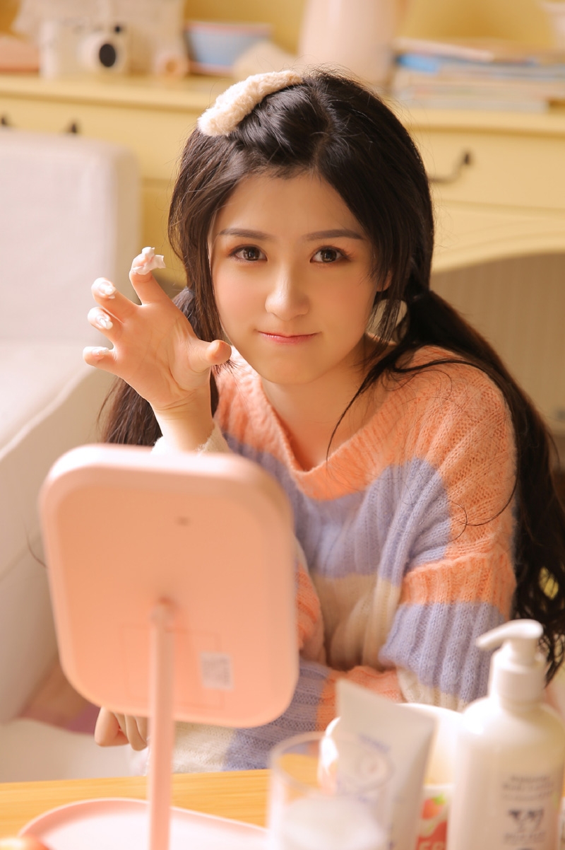 双马尾辫美女萝莉俏皮可爱写真