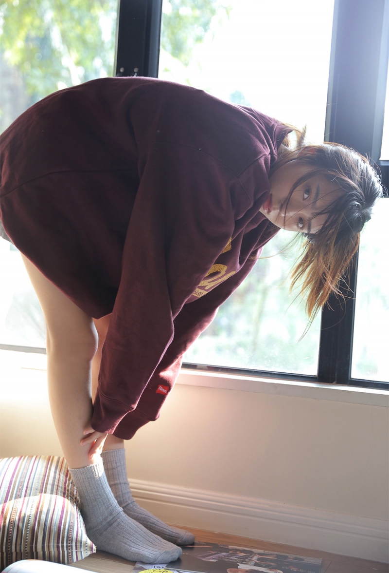 大长腿萌妹子娇小玲珑私房写真