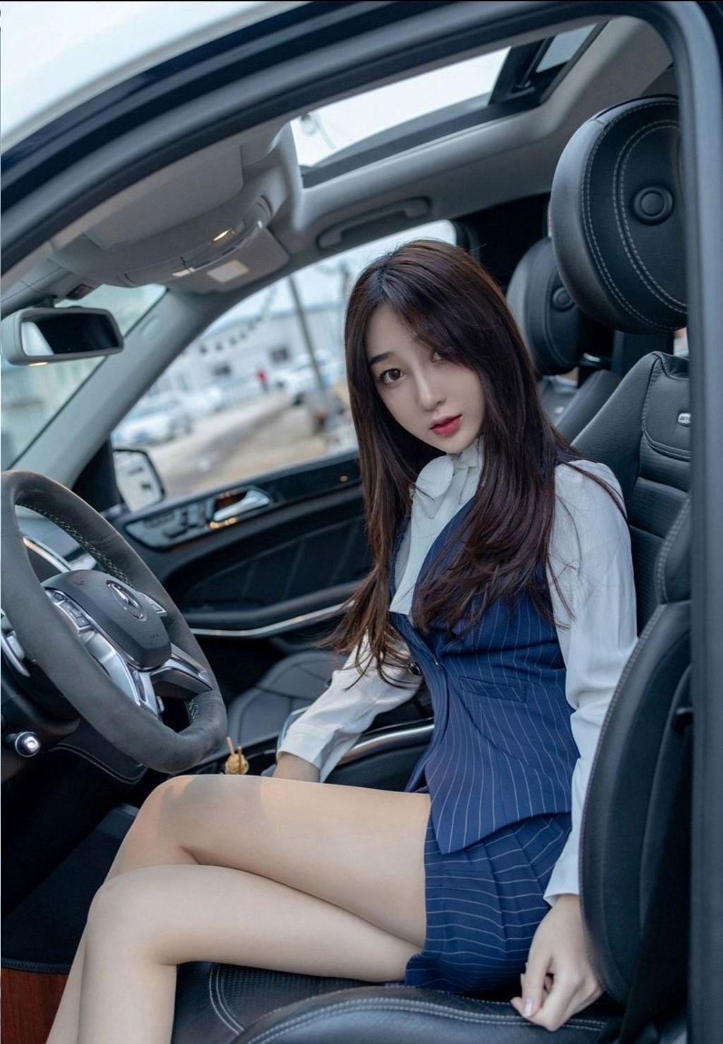 美女车模情趣制服高跟丝袜私拍