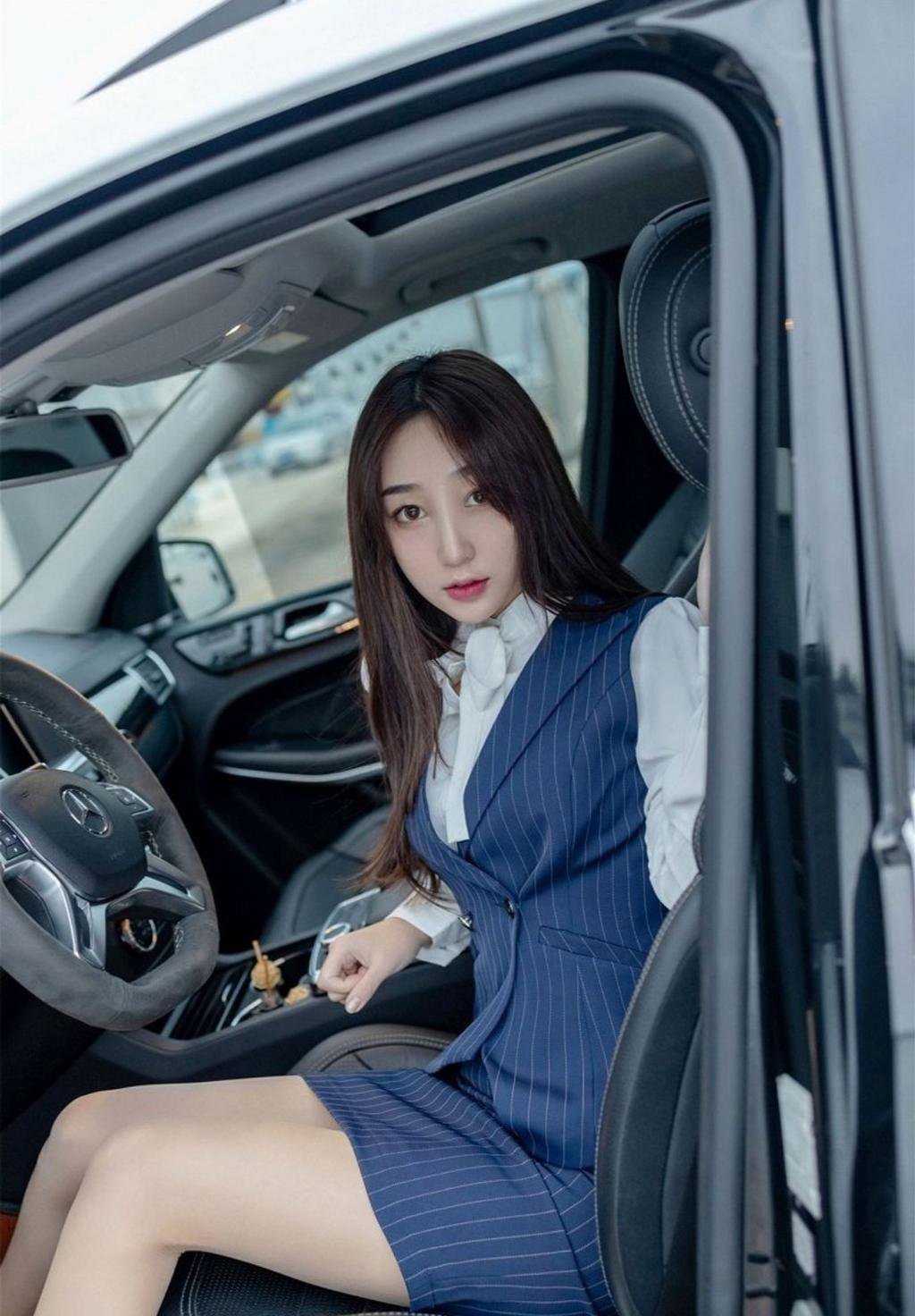 美女车模情趣制服高跟丝袜私拍