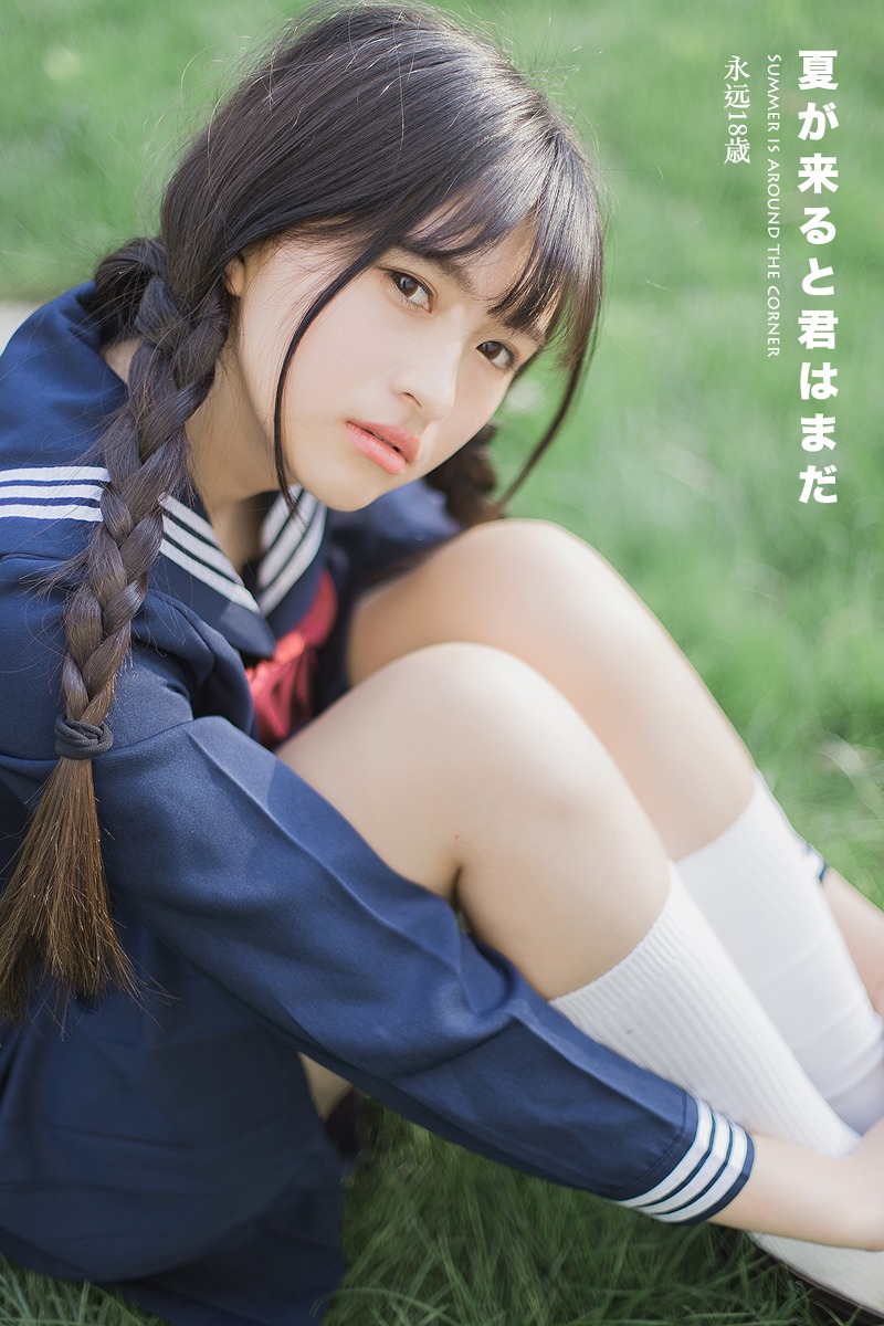 日本美女学生白长袜学生制服教室写真