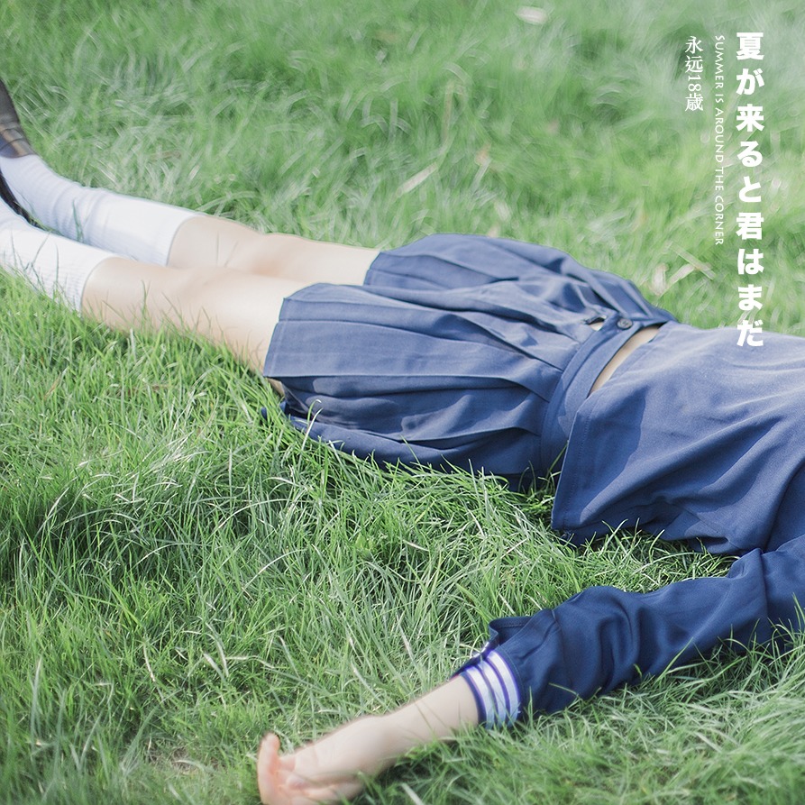 日本美女学生白长袜学生制服教室写真