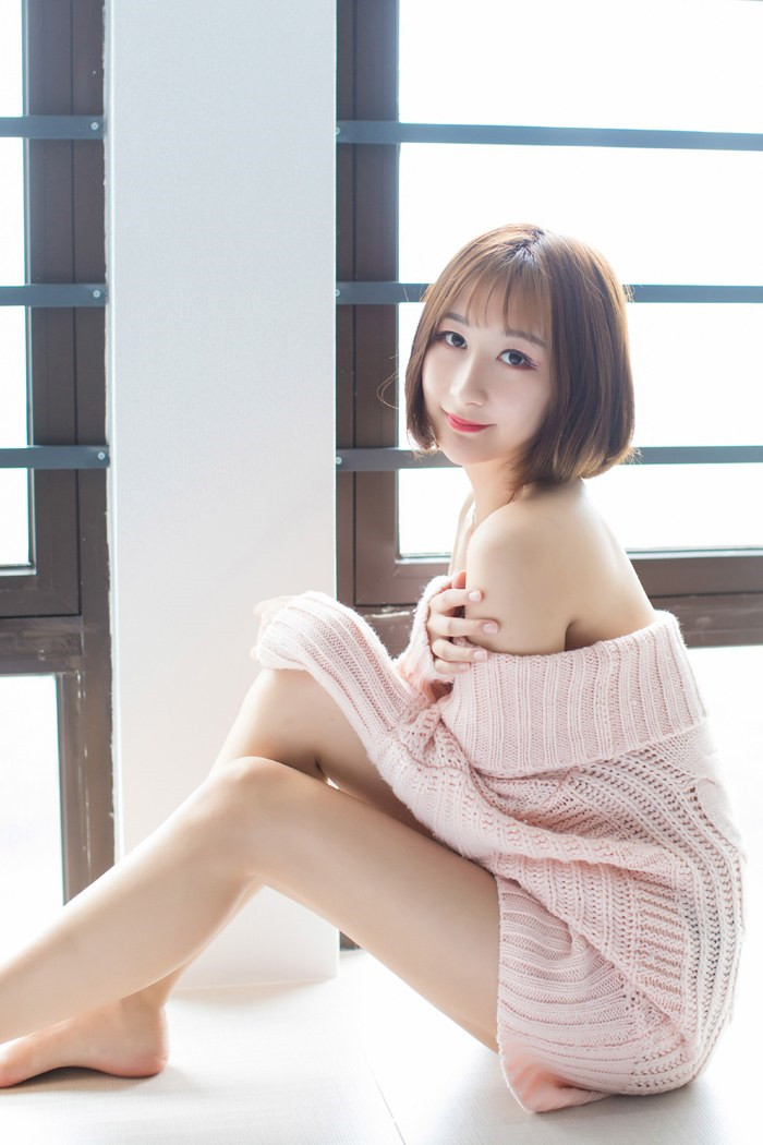 欲火清纯美女九尾Ivy薄丝吊带图集