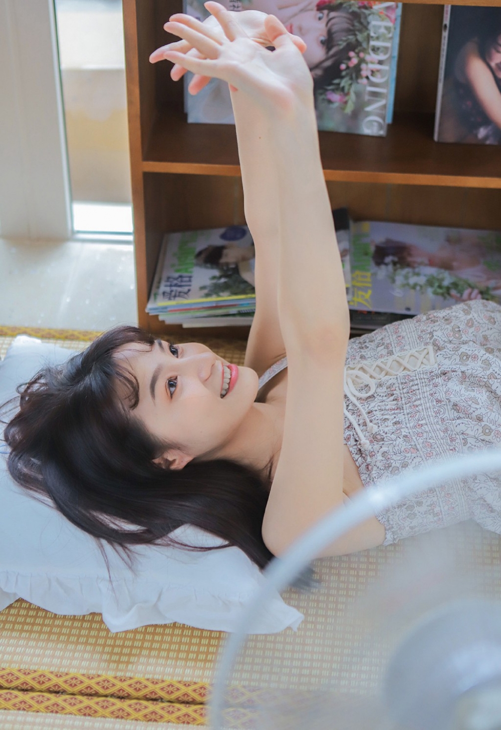 夏日甜美女孩可爱小女生白皙吊带短裙养眼写真图片