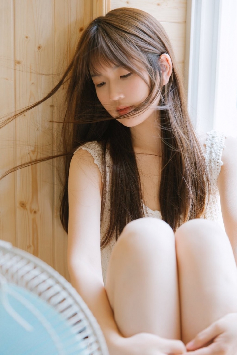 长腿妹妹长发飘飘清凉写真摄影
