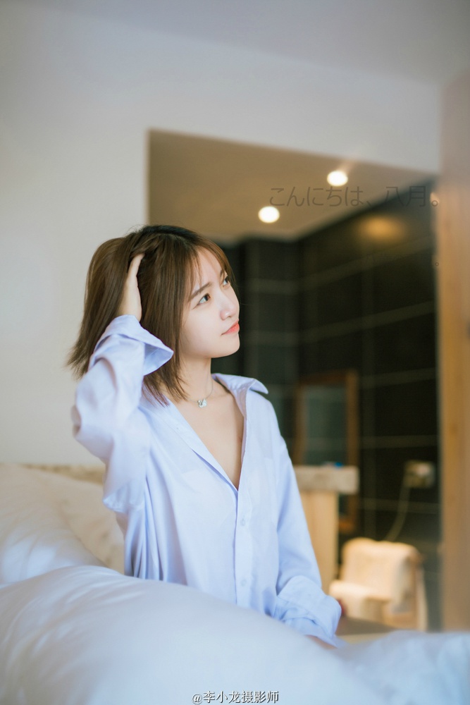 短发美女宾馆写真