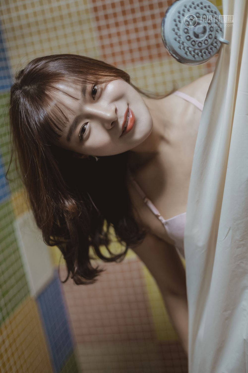 半裸美女原味内衣后翘臀性感写真
