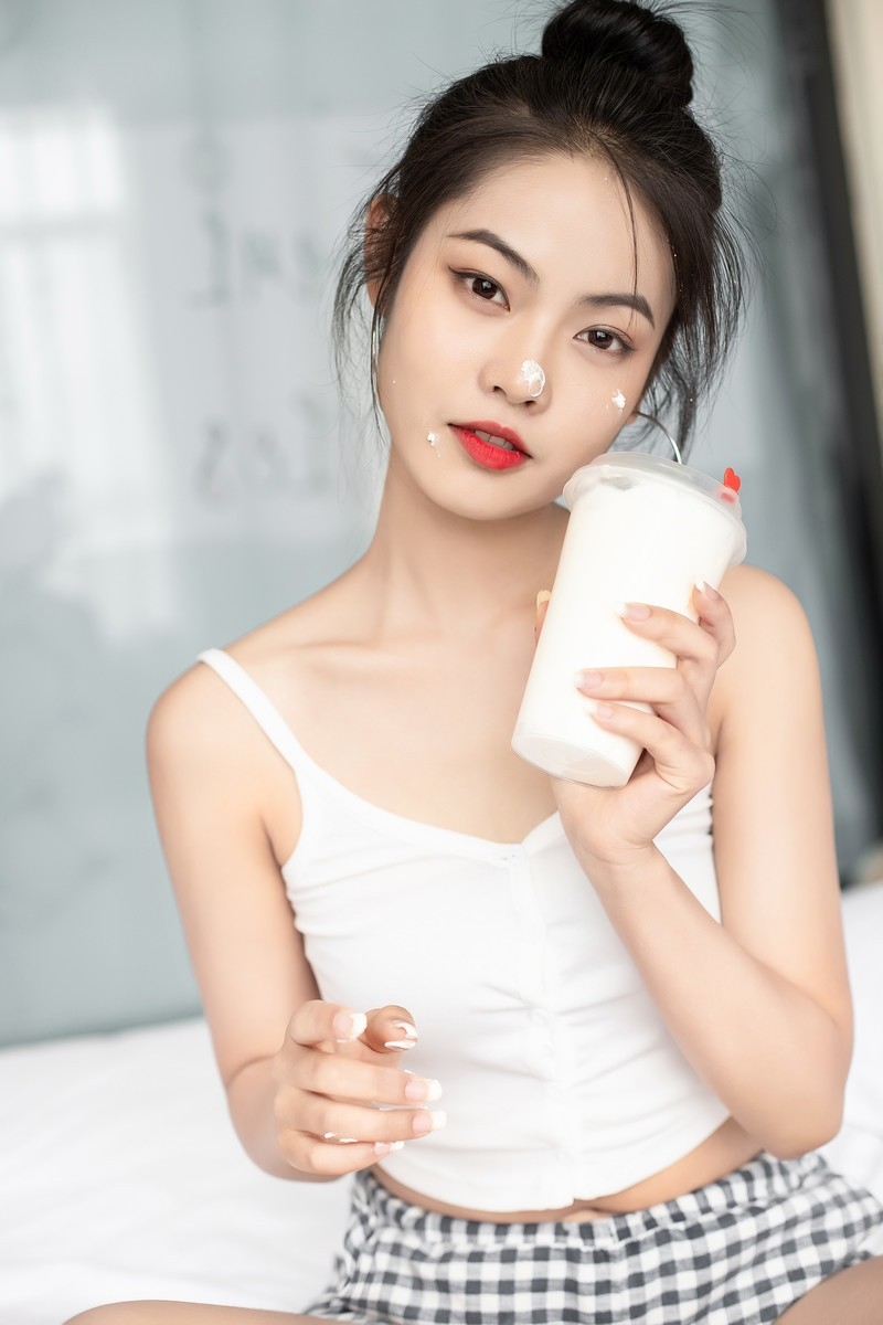 床上美女细腰美腿性感撩人辣图