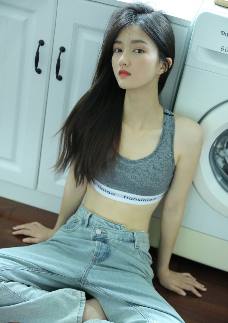 露脐装美女性感小蛮腰私人拍摄