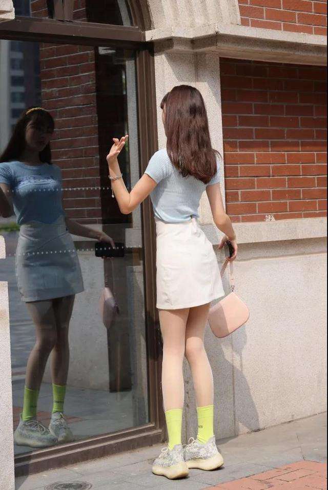 紧身衣美少妇前凸后翘性感写真