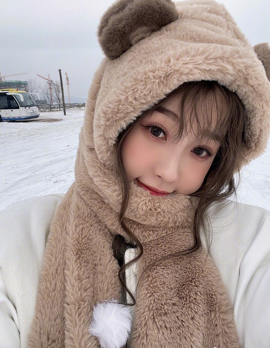 虞书欣雪地13宫格随拍元气又可爱照片